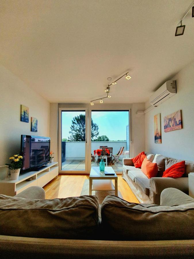 Near Lake Two Bedroom Fully Furnished Apartment Bécs Kültér fotó
