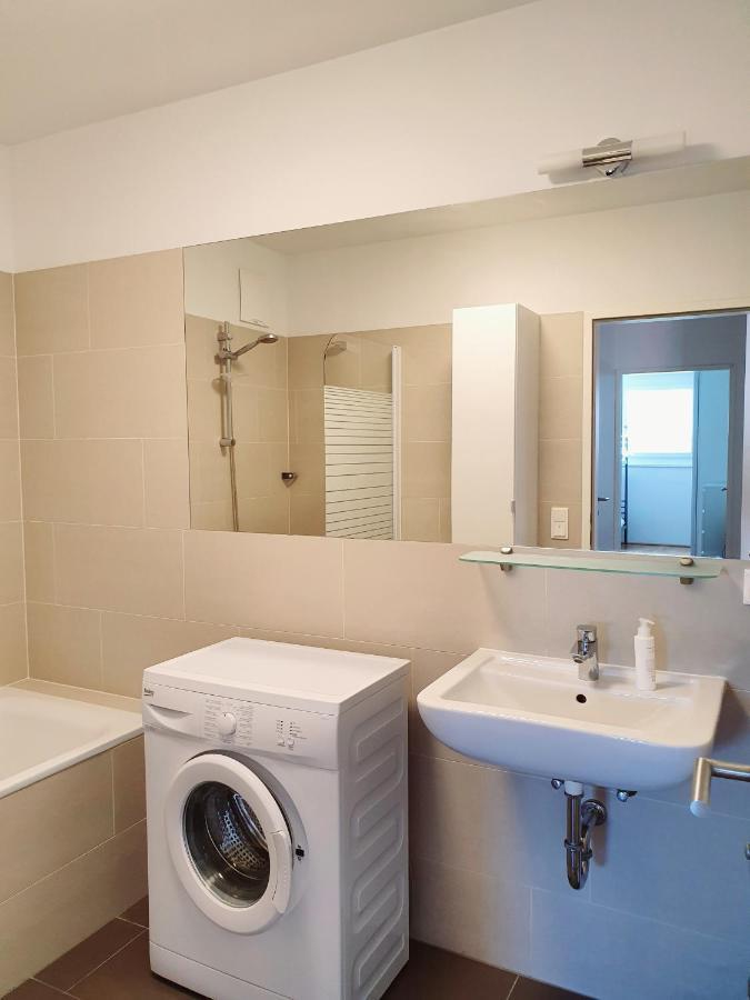 Near Lake Two Bedroom Fully Furnished Apartment Bécs Kültér fotó