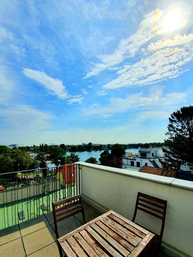 Near Lake Two Bedroom Fully Furnished Apartment Bécs Kültér fotó